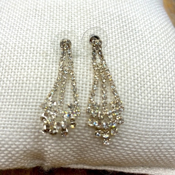 Earrings Clear Rhinestones sparkling lightweight chandelier style earrings post - Picture 10 of 11